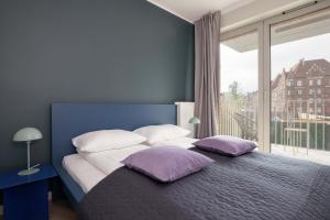 Elegancki Apartament Blisko Rzeki w Gdańsku z Parkingiem by Noclegi Renters