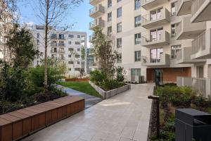 Elegancki Apartament Blisko Rzeki w Gdańsku z Parkingiem by Noclegi Renters