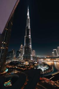 Stylish 2-Bedroom Luxury Stay in Downtown Dubai with Burj Khalifa & Fountain Views