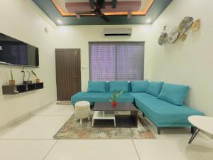 Home Escape 2BHK Casa Near Mahakal - City Centre