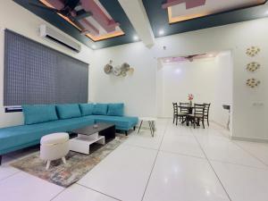 Home Escape 2BHK Casa Near Mahakal - City Centre