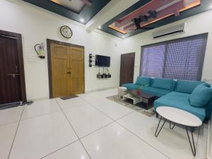 Home Escape 2BHK Casa Near Mahakal - City Centre