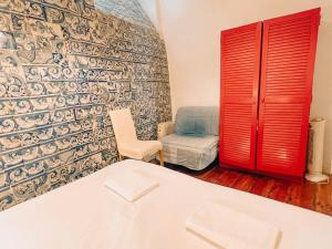 Charming 5 Bedroom Apartment in Traditional Lisbon