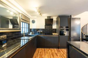 Stunning 2 bed apartment, in the heart of Exeter!