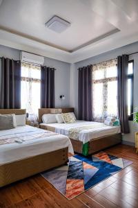 THE OASIS RESORT & VENUE CasaBien 4BR, 2TB, Pool,Wifi, Videoke, BBQ, Balcony, Guest , Near Naga City