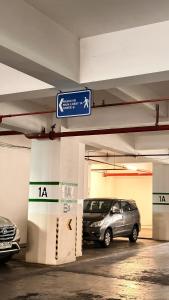 Perfect Escape Studio Daily Staycation Netflix & City View at Bale Hinggil Apartments