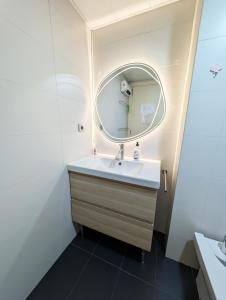 Barcelona Forum Pool and Parking included and Beach 5min