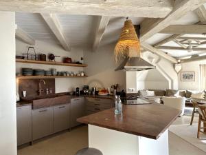 Villas Authentic renovated villa, pool, magnificent view : photos des chambres