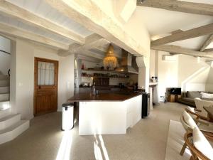 Villas Authentic renovated villa, pool, magnificent view : photos des chambres