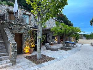 Villas Authentic renovated villa, pool, magnificent view : photos des chambres