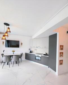 Maya - Endless Summer Mamaia Nord Apartaments