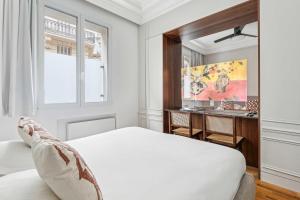 Interior Design - Apartment 6P-2BR - Tour Eiffel