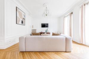 Exceptional apartment near the Eiffel Tower 3 BDR 5 P