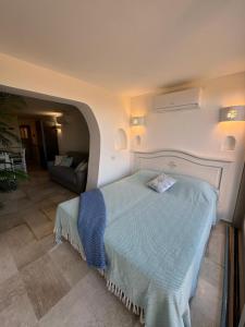 Appartamento Spiaggia Marinella con vista mare e piscina, Costa Smeralda