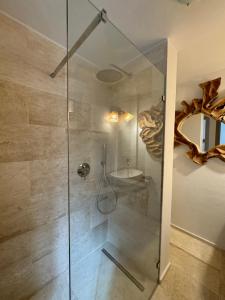 Appartamento Spiaggia Marinella con vista mare e piscina, Costa Smeralda