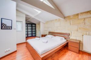 Spacious, quiet flat in the heart of Bordeaux