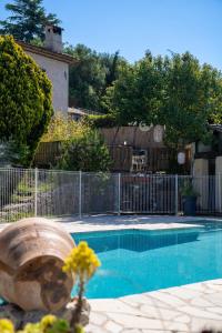 Villa - Piscine partagée dans résidence privée - Proche Cannes