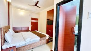 HOTEL SUBHAM BEACH IN Near sea Beach and Jagannth Temple - Restaurant and Lift - Parking Facilities - Fully Air Conditioning Hotel - BEST HOTEL IN PURI