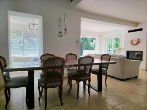 Villas Maison moderne avec piscine : photos des chambres