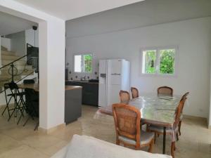 Villas Maison moderne avec piscine : photos des chambres