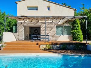 Villas Maison moderne avec piscine : photos des chambres