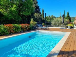 Villas Maison moderne avec piscine : photos des chambres