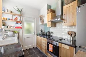 GuestReady β Stylish Duplex in South London