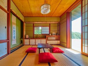 Villa花観月ー敷地7,885平方メートルー縁側で庭園を眺める贅沢