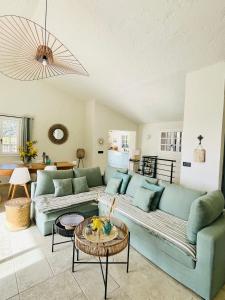 Stunning Villa with Pool, Sea View & Petanque in Golfe Saint Tropez