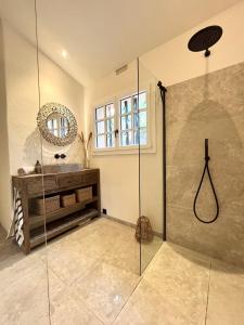 Villas Stunning Villa with Pool, Sea View & Petanque in Golfe Saint Tropez : photos des chambres