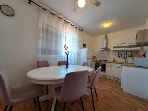 Apartment room in Guest House Sucuraj