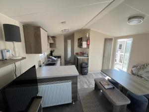 3 Bedroom Modern Caravan Sleeps up to 8