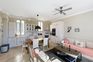 Cannes Atypical apartment with 3 bedrooms terrace and sea view