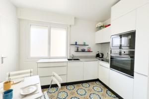 Cannes Baie the Cannes superb 2 bedroom apartment with sea view terrace