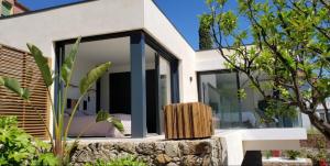 Golfe-JuanCannes Modern 3-bedroom villa with swimming pool and sea view