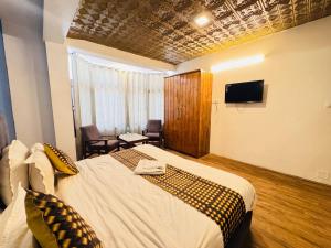 Royal Link Way near by Pizza Hut Maal Road 1km