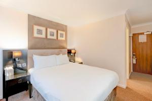 Double or Twin Room - Disability Access room in The Landmark Hotel and Leisure Club