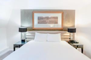 Superior Suite room in The Landmark Hotel and Leisure Club