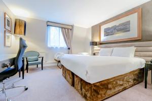 Deluxe Suite room in The Landmark Hotel and Leisure Club