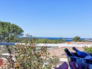 Apartment Les Terrasses d'Azur-1 by Interhome