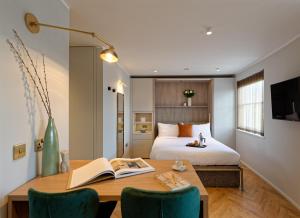 South Kensington Studios by DMontrio