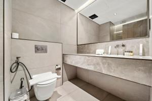 Chic 2BR Close to Burj Khalifa, Dubai Mall & Creek