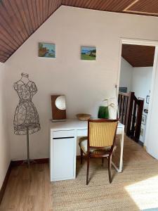 Maisons de vacances La maison des Teinturiers maison de ville avec jardin : photos des chambres