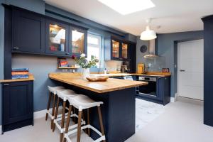 Veeve - The Cobalt Cottage