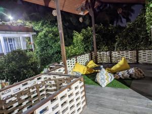 Sarasutha hotel and pool