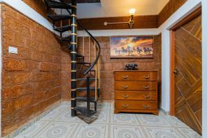 Courtyard Banyan, Nandi Hills