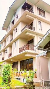 Tripoo Rhisum the premium Haapo retreat