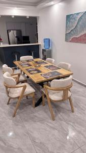 High EndEn-suite 4BR Apartment