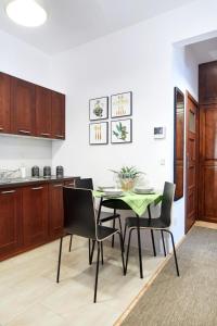 Modern Żoliborz Lux apartment near City Center with Parking and Garden