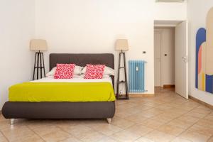 Funky 3BR Flat, Scenic Tram to Colosseum 7 Stops